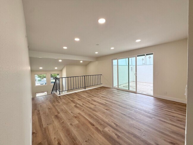 Building Photo - Spacious 5-Bedroom, 2-Bath Retreat in Quie...