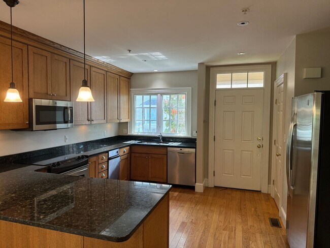 Building Photo - *NEW TO MARKET* - Marblehead Highlands Townhouse