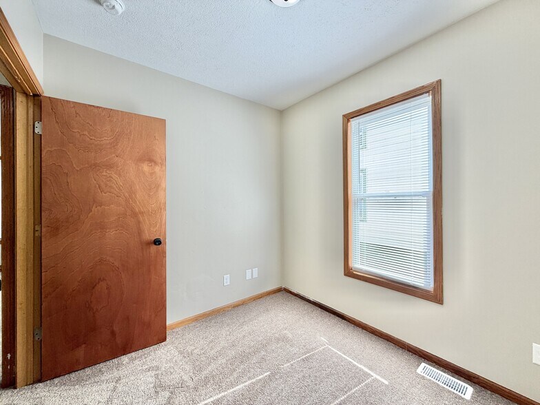 Building Photo - 612 Cherry St