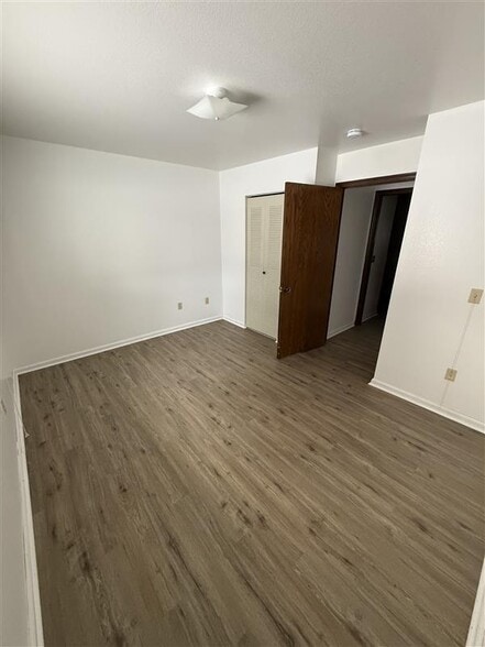 Building Photo - Pinecrest Manor