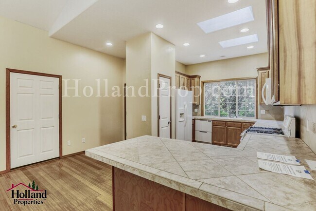 Building Photo - Serene 4-Bed Home with Huge Common Room & Deck!