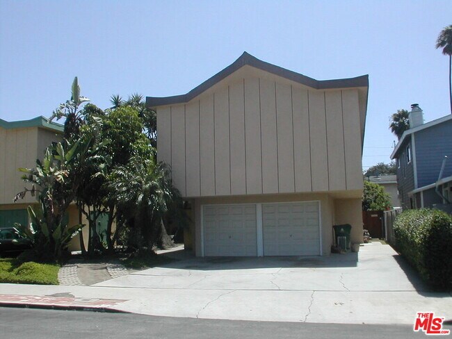 Primary Photo - 12492 Gilmore Ave