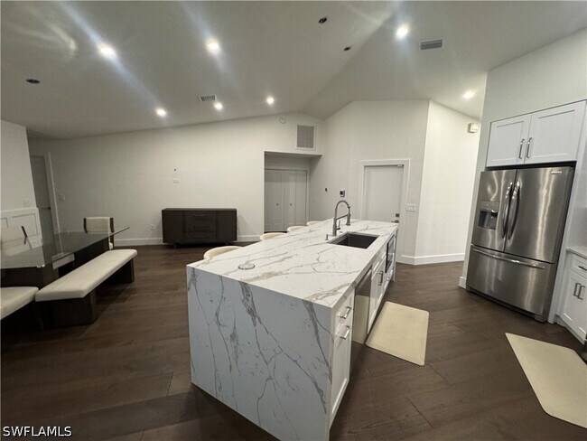 Building Photo - 27500 Suffridge Dr