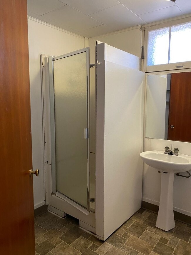 Building Photo - 2 WEEKS FREE WITH SIGNED LEASE Dog Friendl...