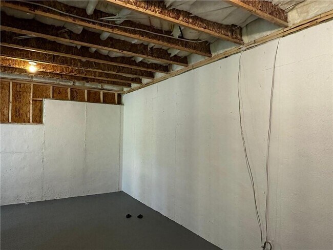 Building Photo - 1225 Elowen Dr