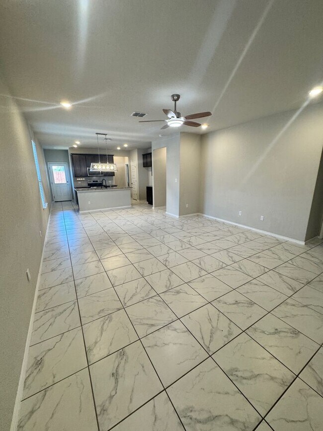 Building Photo - Move-In Ready Modern 4-Bedroom 2 Bath Home...
