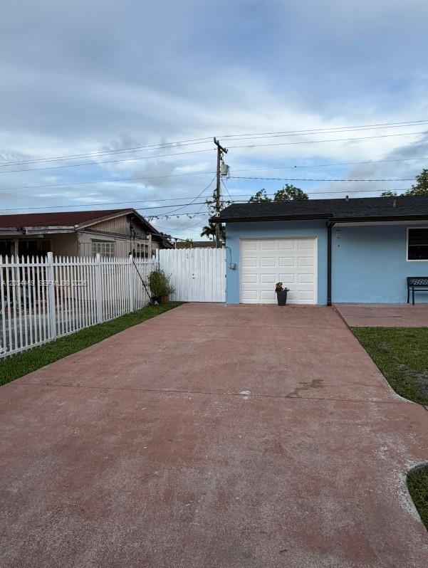 Building Photo - 20301 SW 117th Ave