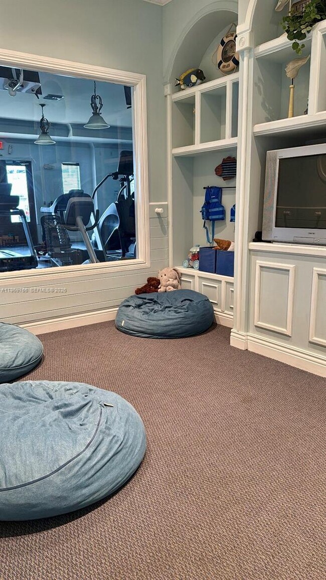 Building Photo - 6831 SW 44th St