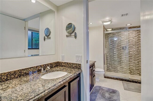 Building Photo - 124 Cypress Way E