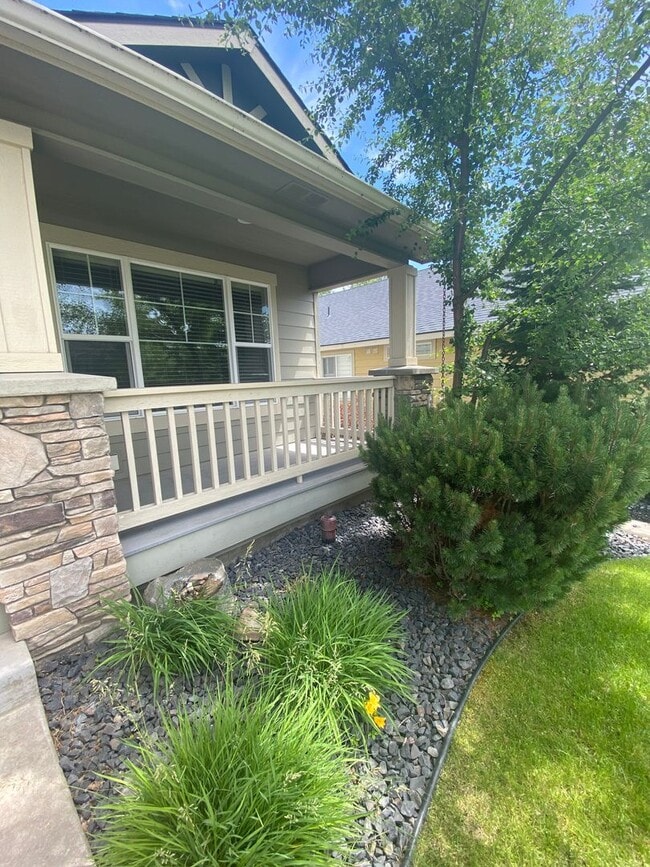 Building Photo - LARGE SINGLE FAMILY HOME ON CORNWALL (RPM#220)