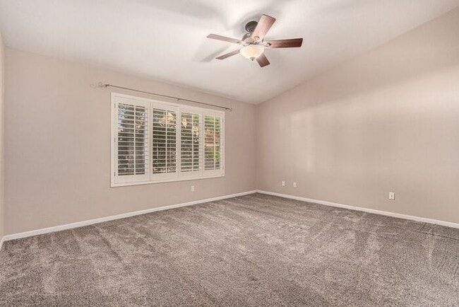 Building Photo - 3-bedroom plus bonus room with 3-car garag...
