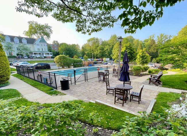 Pool and Parking - 104 Woodside Rd