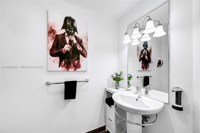 Building Photo - 300 S Biscayne Blvd