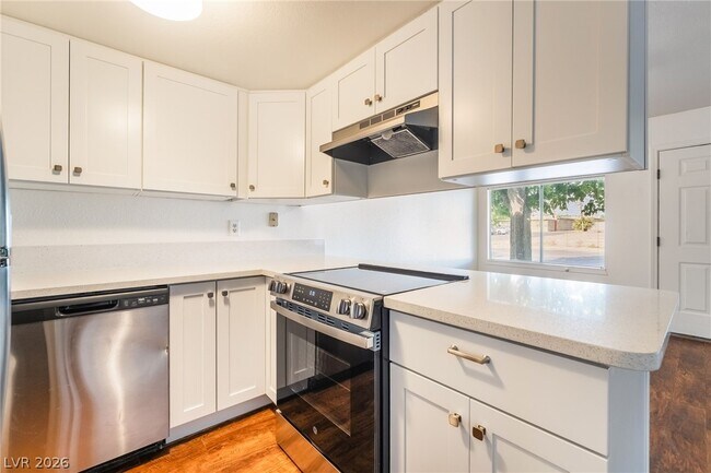 Building Photo - 1611 E Harmon Ave