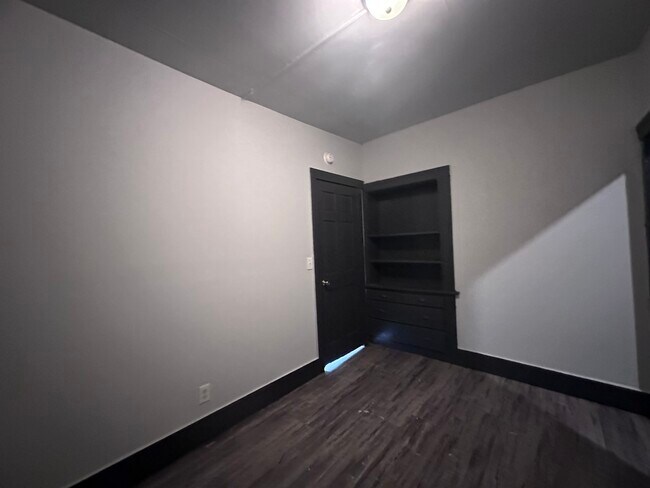 Building Photo - 612 South-