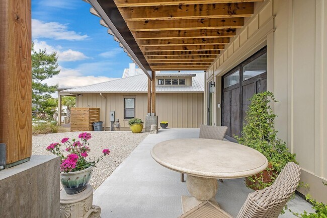 Building Photo - 45 Pine Knoll