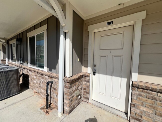 Building Photo - Bridgestone Crossing -3 bedroom 2.5 bath i...