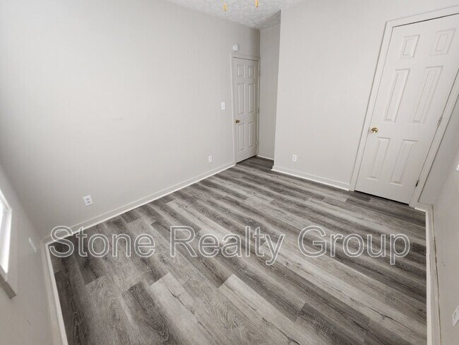 Building Photo - 418 S 7th St