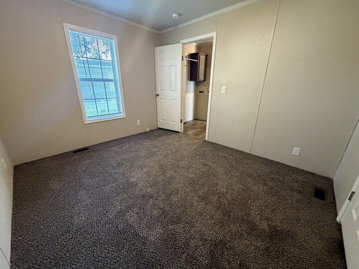 Building Photo - 15974 Villaire Ave