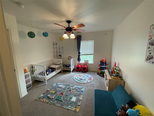 Building Photo - 718 Redwing Park Dr