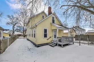 Building Photo - 3124 W 11th Pl