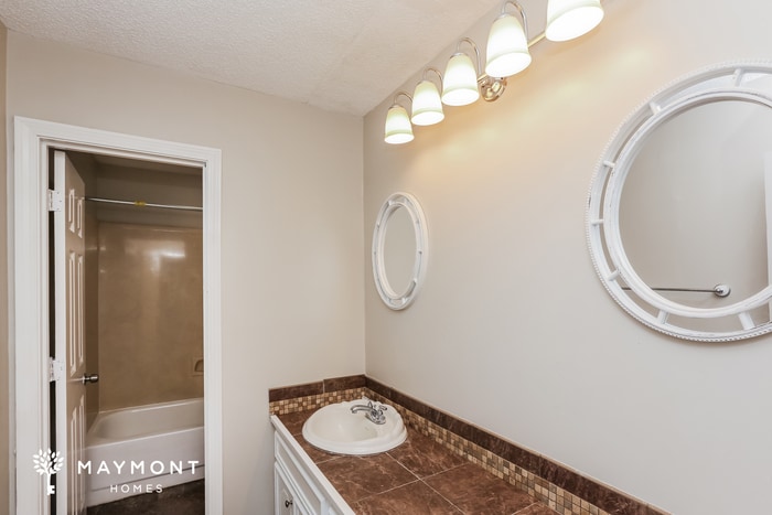 Building Photo - 316 Helmsley Dr