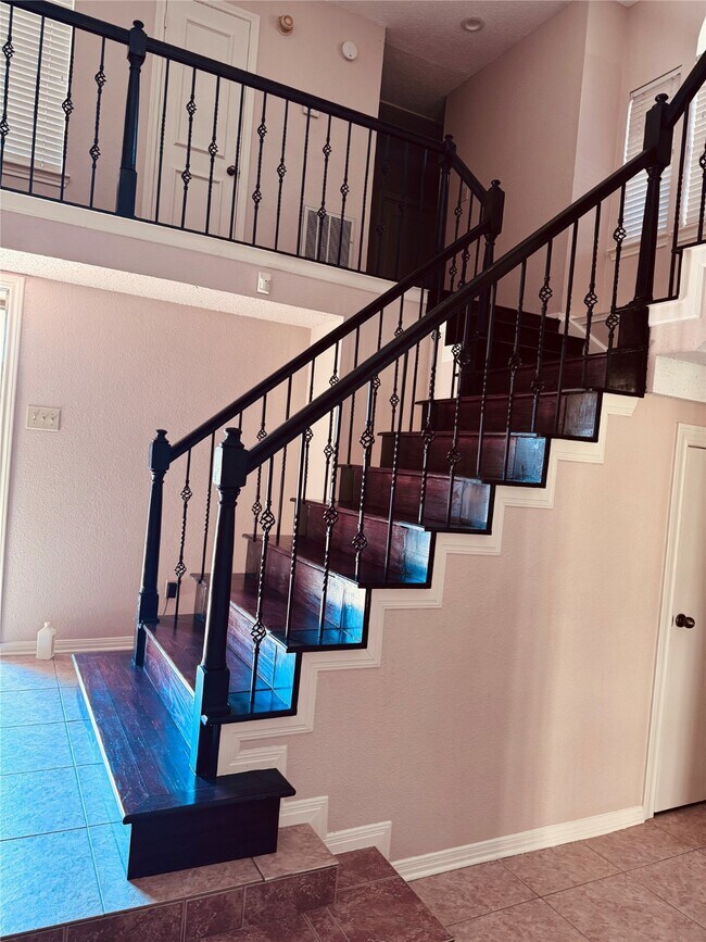 Building Photo - 14810 Rancho Vista Dr