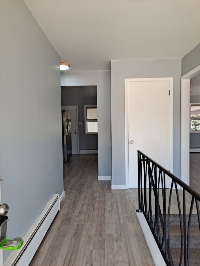 Building Photo - ALL PROSPECTIVE TENANTS MUST SUBMIT A $58 ...