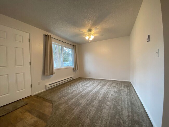 Building Photo - 2bed, 1bath, 800 Sq.ft. apartment - Nampa - Near NNU