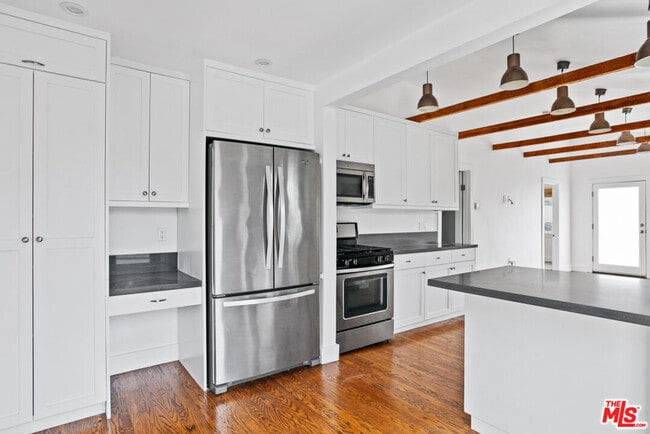 Building Photo - 6217 Poppy Peak Dr