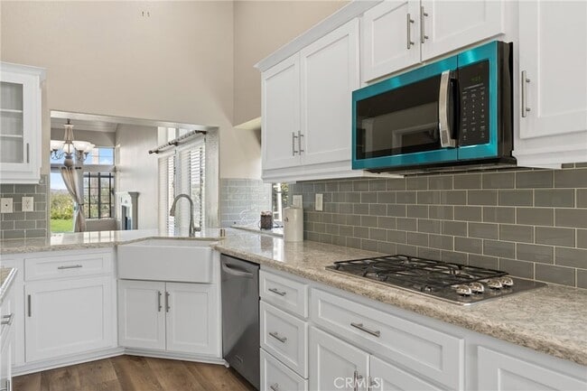 Building Photo - 6430 Regents Ct