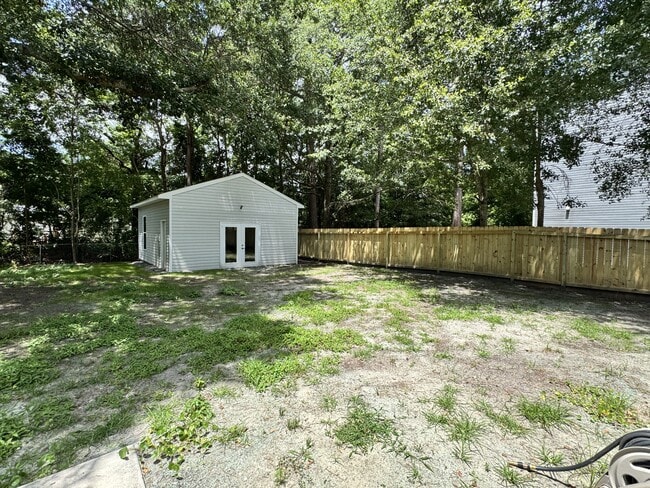 Building Photo - 510 Redwood Pl