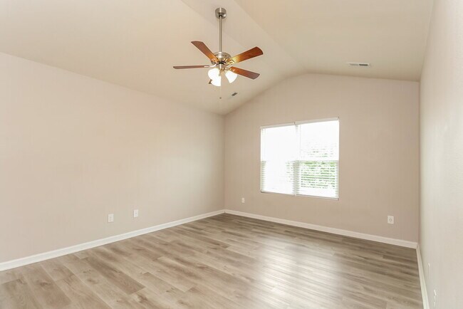 Building Photo - 1132 Aprilia Ln