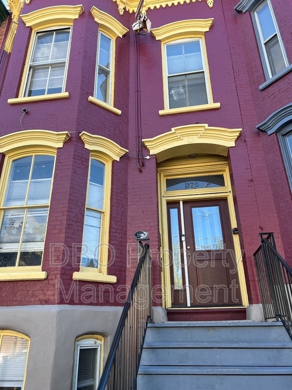 Primary Photo - 370 Clinton Ave