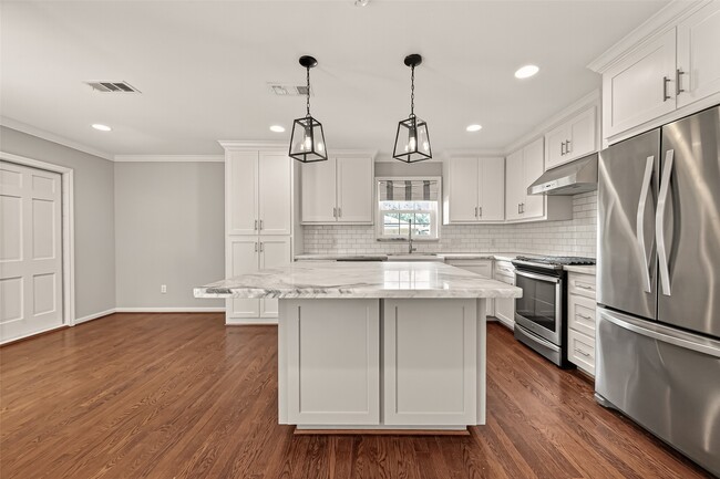 Building Photo - 5215 Stillbrooke Dr