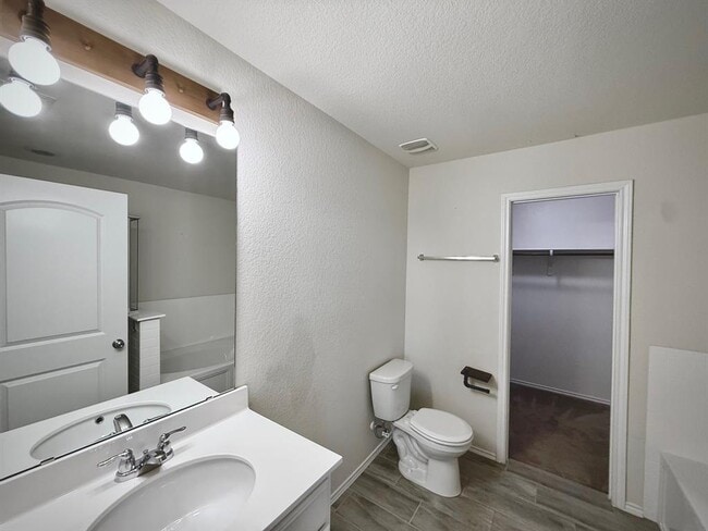 Building Photo - 249 La Dera Dr