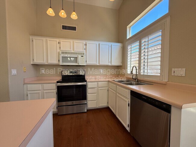 Building Photo - 1007 W Cooley Dr