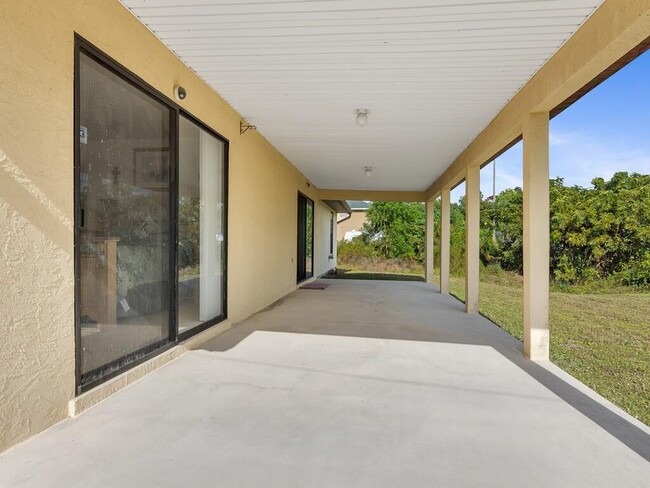 Building Photo - 2543 SE Price Ct