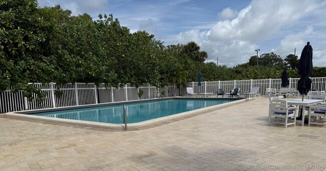 Building Photo - 96 Del Rio Blvd