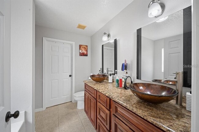 Building Photo - 3304 Amberley Park Cir