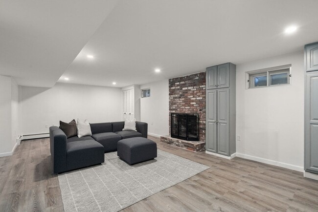 Building Photo - 150 Country Club Rd