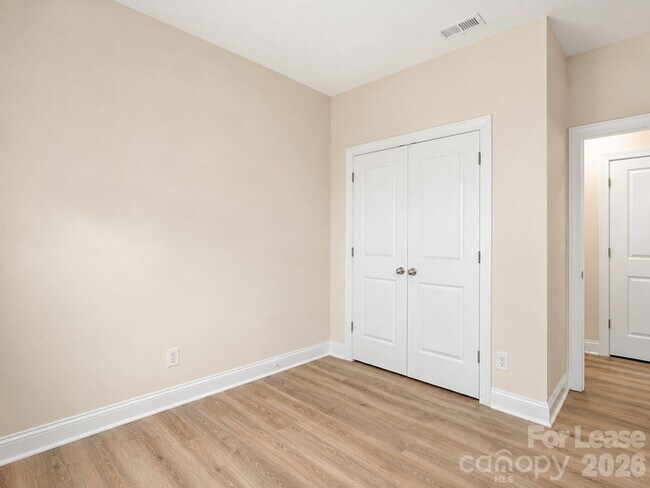 Building Photo - 8935 Sharonbrook Dr