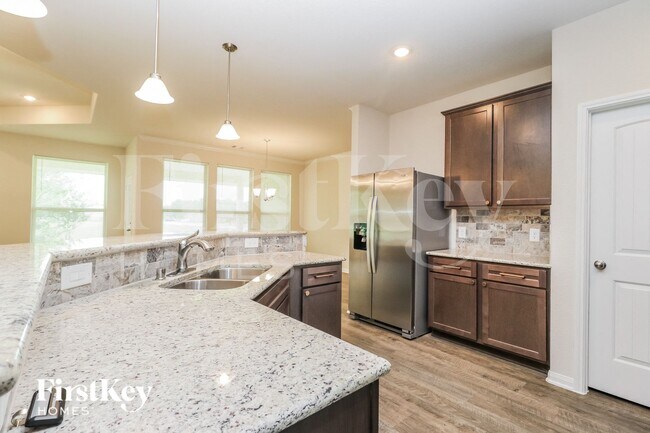 Building Photo - 16033 Deer Pines Dr