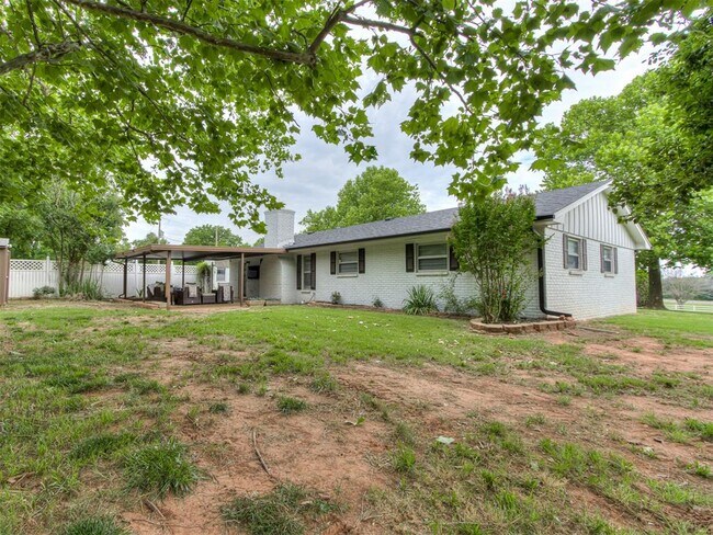 Building Photo - 2140 SE 44th St