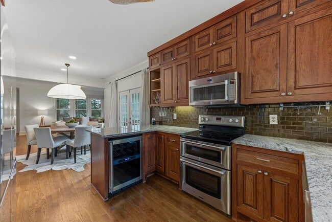 Building Photo - 1601 Alta Vista Ave