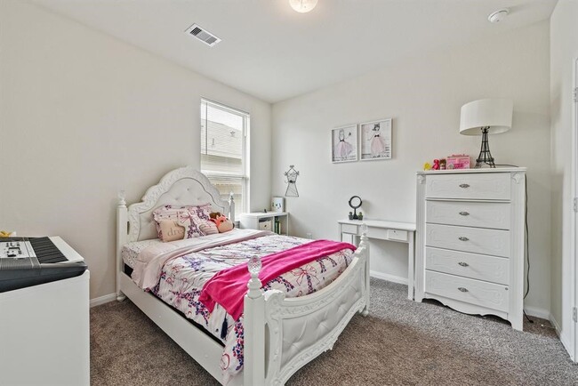 Building Photo - 13096 Laura Lake Dr