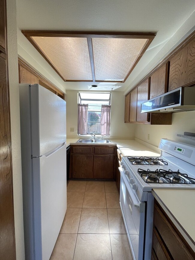 Building Photo - Two Bedroom Condo on Southside