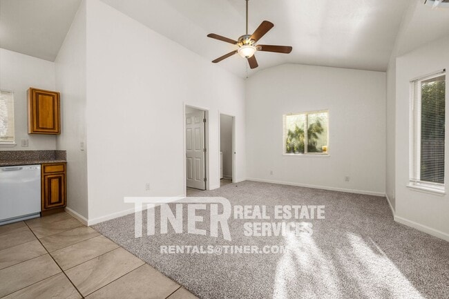 Building Photo - 9304 Orangevale Ave