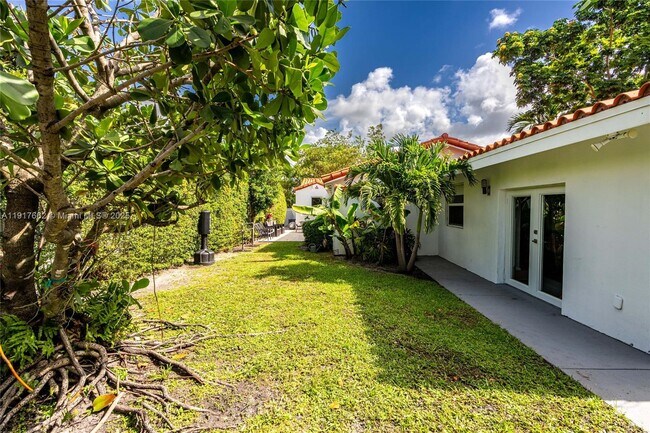 Building Photo - 1360 SW 16th St