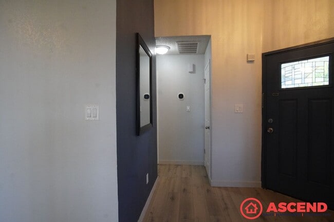 Building Photo - Charming Home in Southwest Bakersfield!